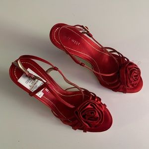 NWT Satin rose heels
